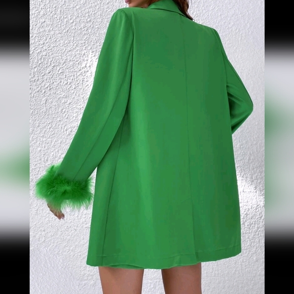 Green blazer and mini skirt set - Picture 3 of 6